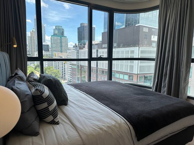 DowntownLuxury 2BR Condo/360° INFINITYPOOL@Chitlom gallery image 5