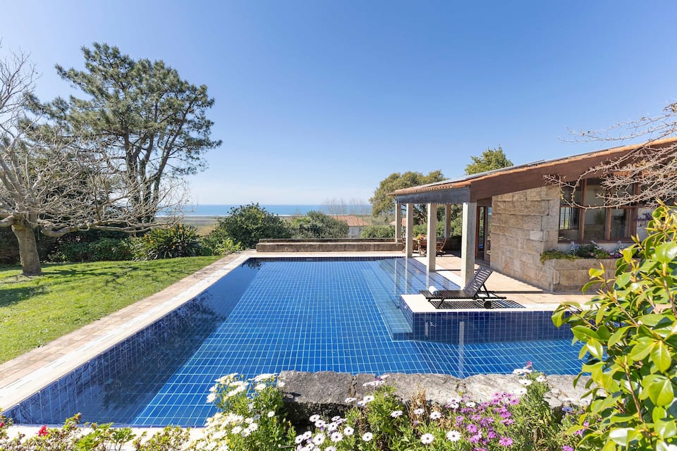 Top-earning Airbnb listing in Viana do Castelo, 7 bedrooms