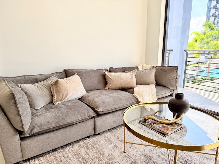 Doral Luxury 2br/2ba | Pool, Gym, Free Parking - Doral