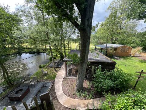 De Wilg Beerse, stay by the pond in private garden