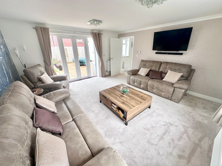 A Luxury Detached 4 Bed Home. - Usk