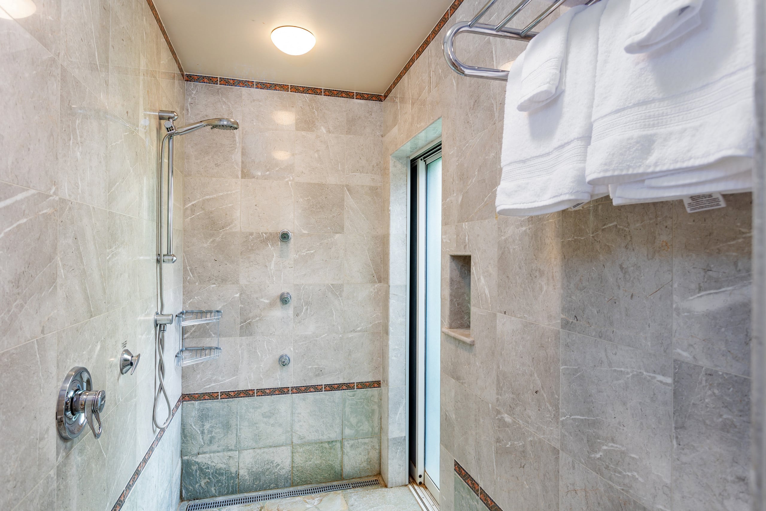 Home in Waimea · ★5.0 · 3 bedrooms · 3 beds · 3.5 baths - Image 12