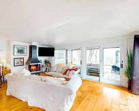 Beachfront National Park 8BR 5BA Sleeps 40 Hot Tub