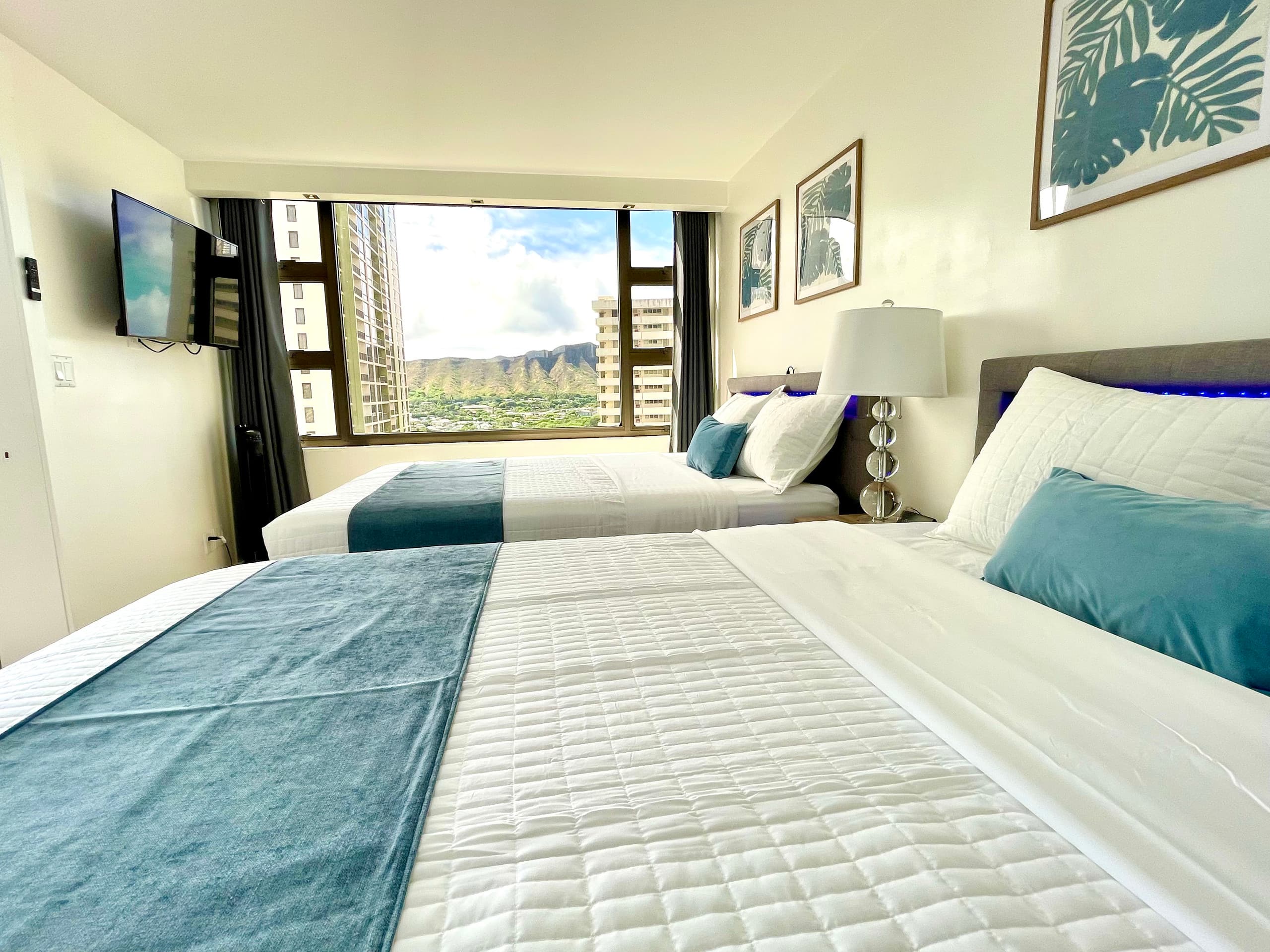 Hotel in Honolulu · ★4.77 · 1 bedroom · 3 beds · 1 private bath - Image 2