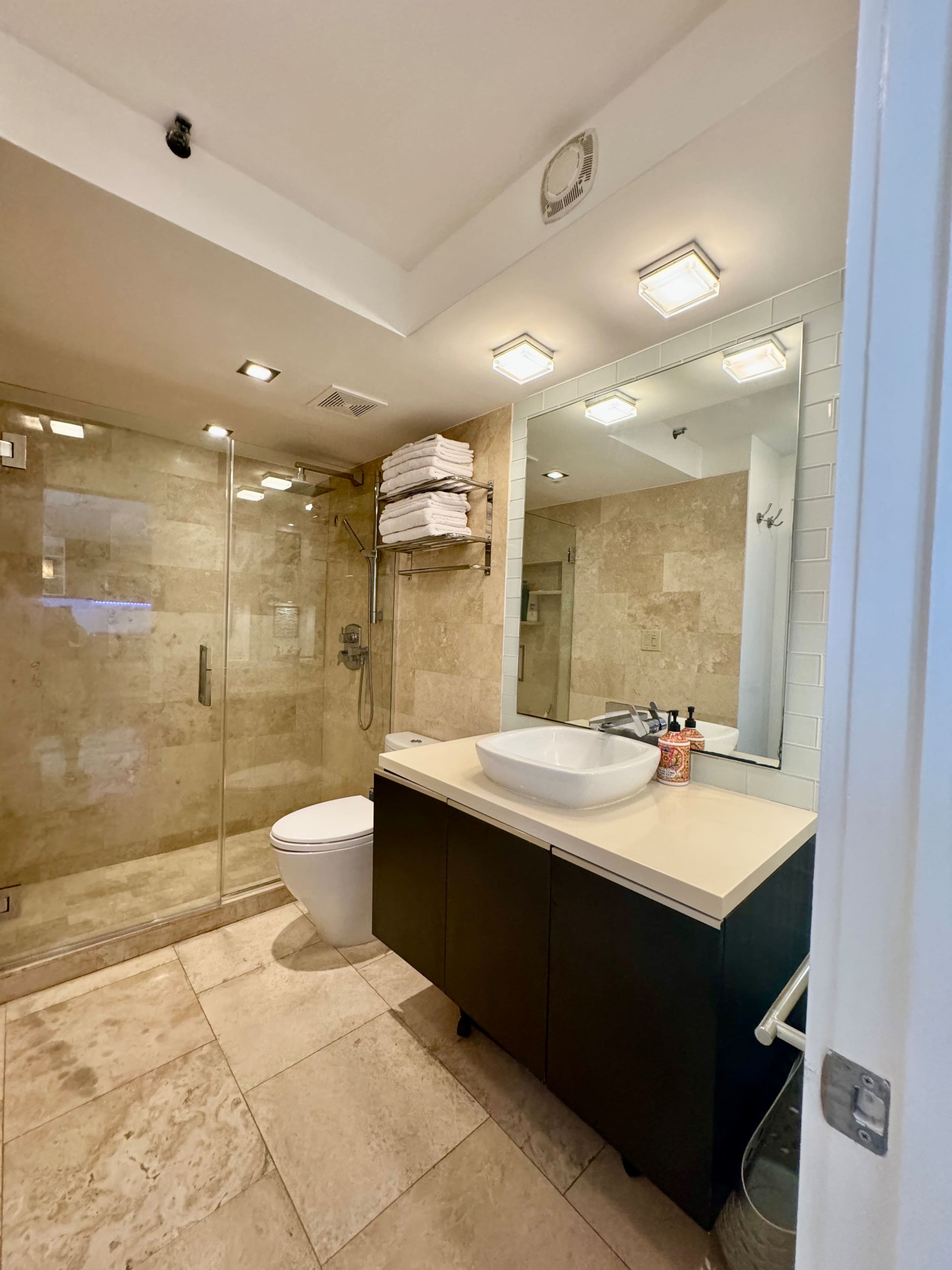 Hotel in Honolulu · ★4.77 · 1 bedroom · 3 beds · 1 private bath - Image 31