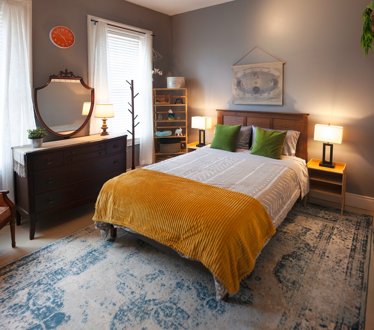 Very comfortable queen size bed. Television equipped with cable and streaming options. Storage for clothing and belongings.