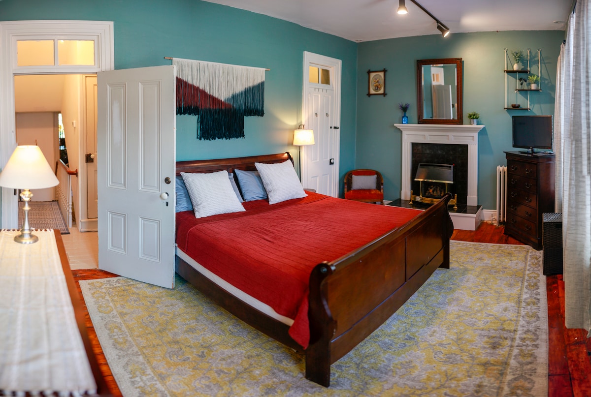 Very comfortable King size bed. And a TV equipped with cable and streaming options. Plenty of storage for clothing and belongings. 