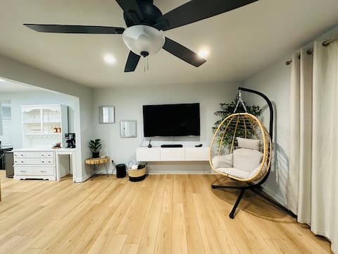 Route 66 Retreat w/Tesla Charger