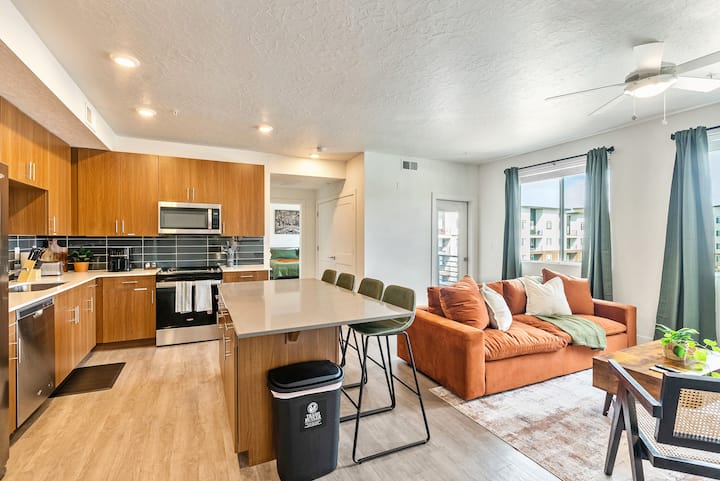 Stunning Apartment-Gym-Pool-Playground-Hot Tub