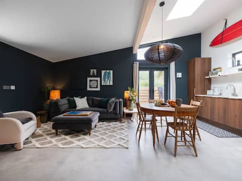 Self-contained 1-bed annexe by the Camel Trail.