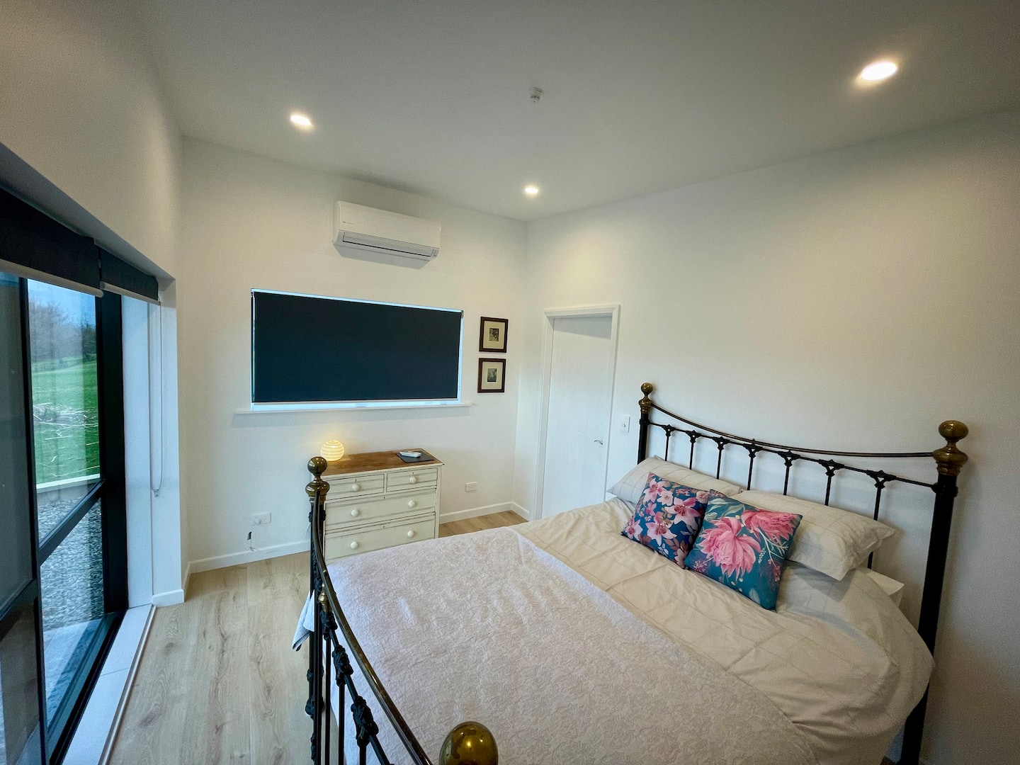 Self Contained With Spectacular Views 2