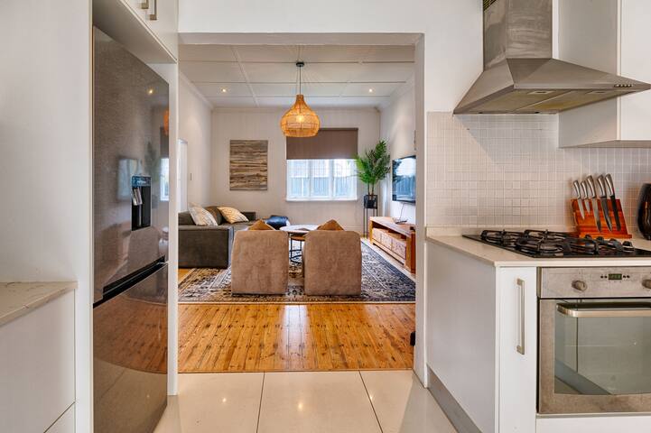 Greenpoint Coastal Cottage gallery image 4