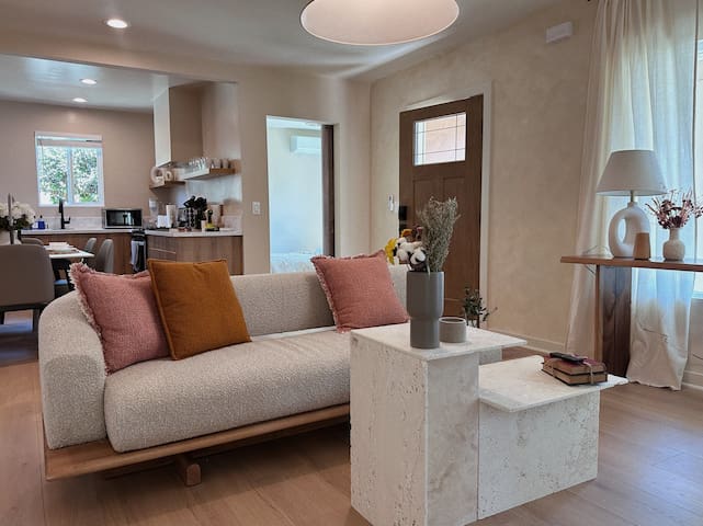 Central Pasadena w/ Spacious backyard/BBQ/Free P