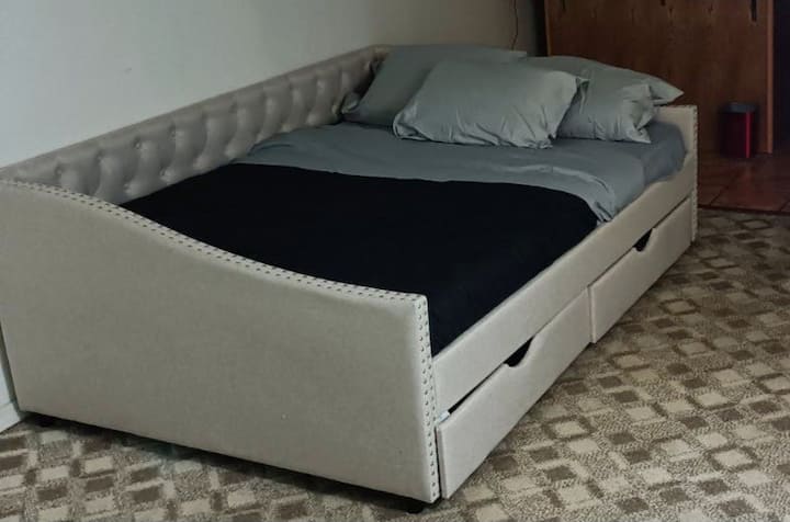 Cuarta cama de tamaño completo en el sótano 