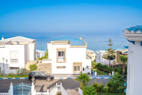 Elegant villa near the beach