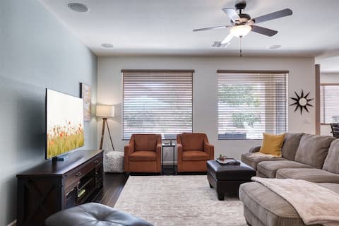 Top Airbnb: Close to Spring Tng/3 bathrm/4 bdrms/6 Beds(2king) in Surprise