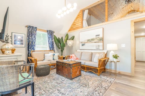 Charming Coastal Cottage: Unique Design w/ Firepit