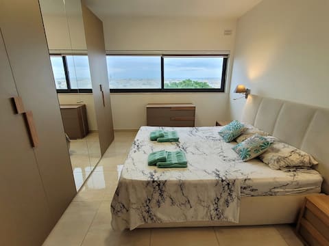 1 Bedroom Apartment With Distant Sea View