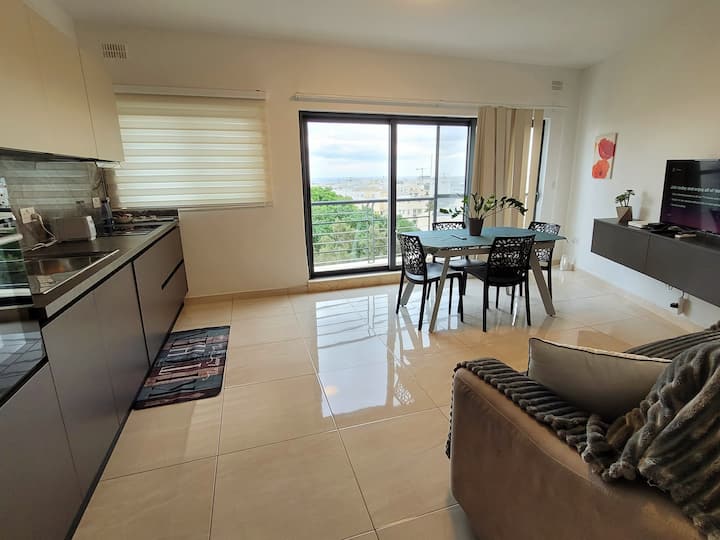 1 Bedroom Apartment With Distant Sea View - マルタ