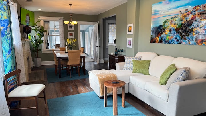 Cozy Cottage With Lakefront View - Newport News, VA