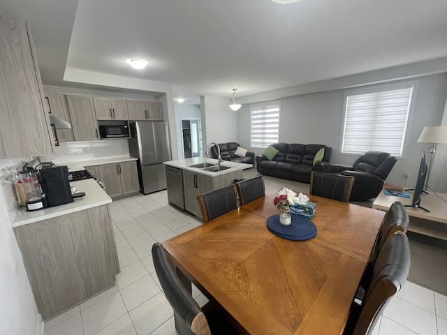 Entire 4 Bedroom House + Office in Ottawa