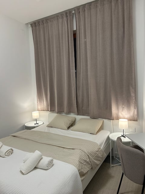 Flyhome Suite  1
Airport 1.1 km
Parking