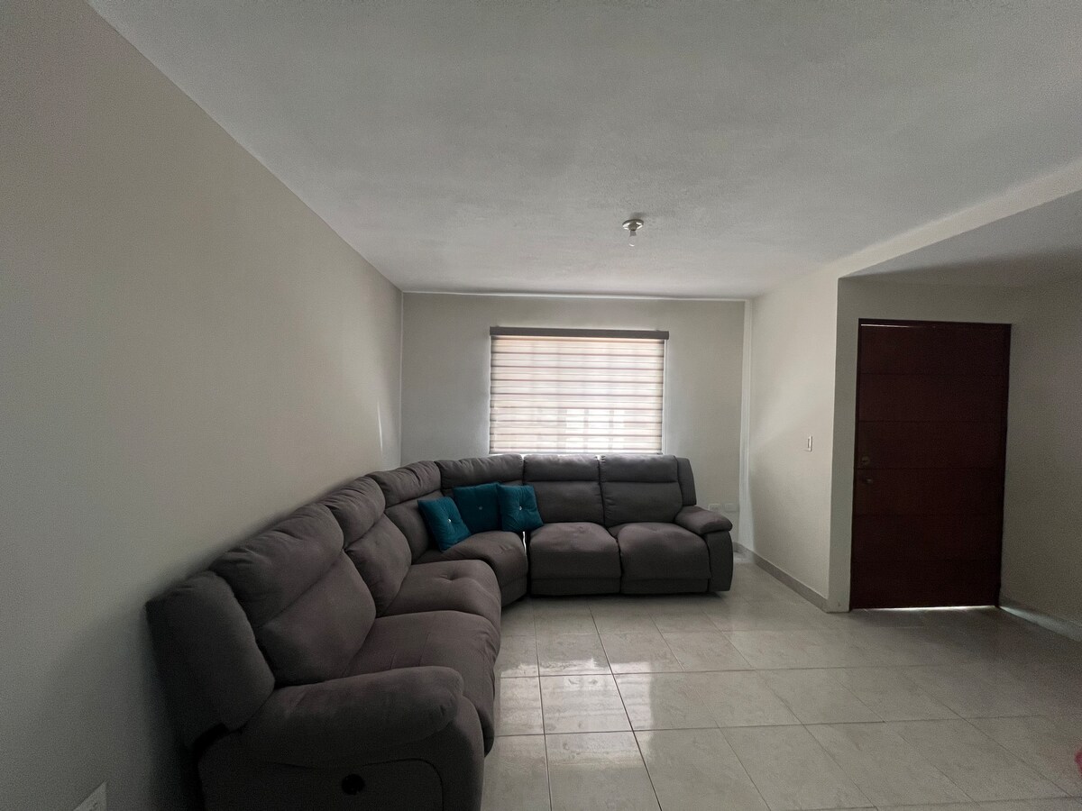 Top Airbnb: House in a residential area, close to TSM (Invoice) en Torreón