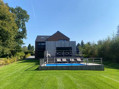 Luxury villa for 10 people