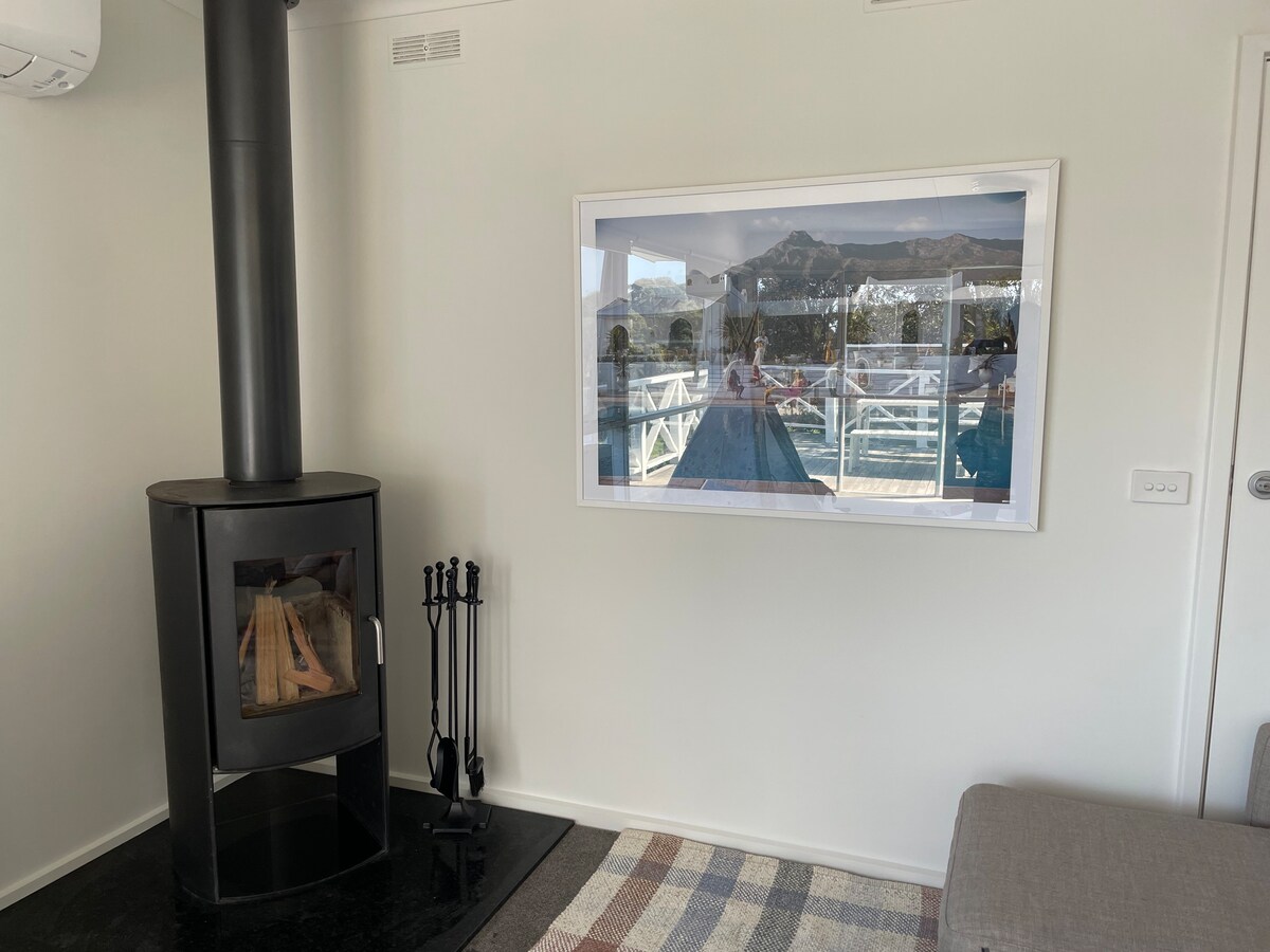 Top performing Airbnb: ‘La Mer’ Portsea, curated beach house & caravan in Portsea