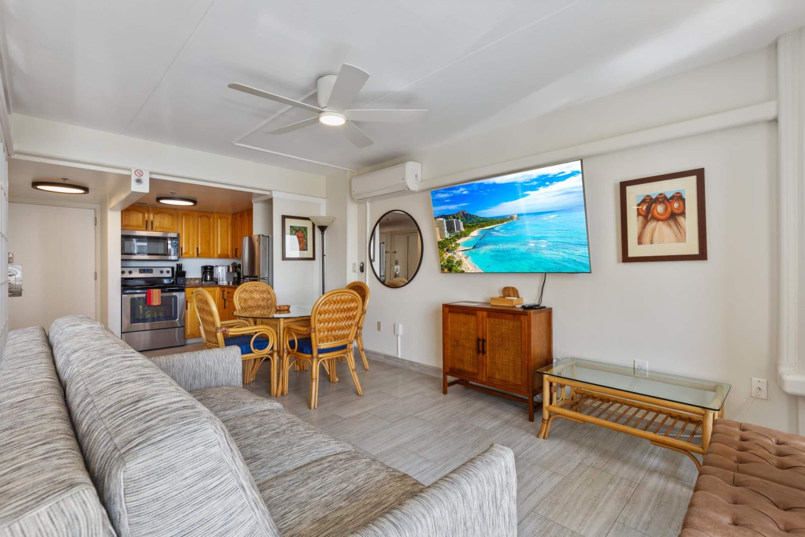 Condo in Honolulu · ★4.72 · 1 bedroom · 3 beds · 1 private bath - Image 35