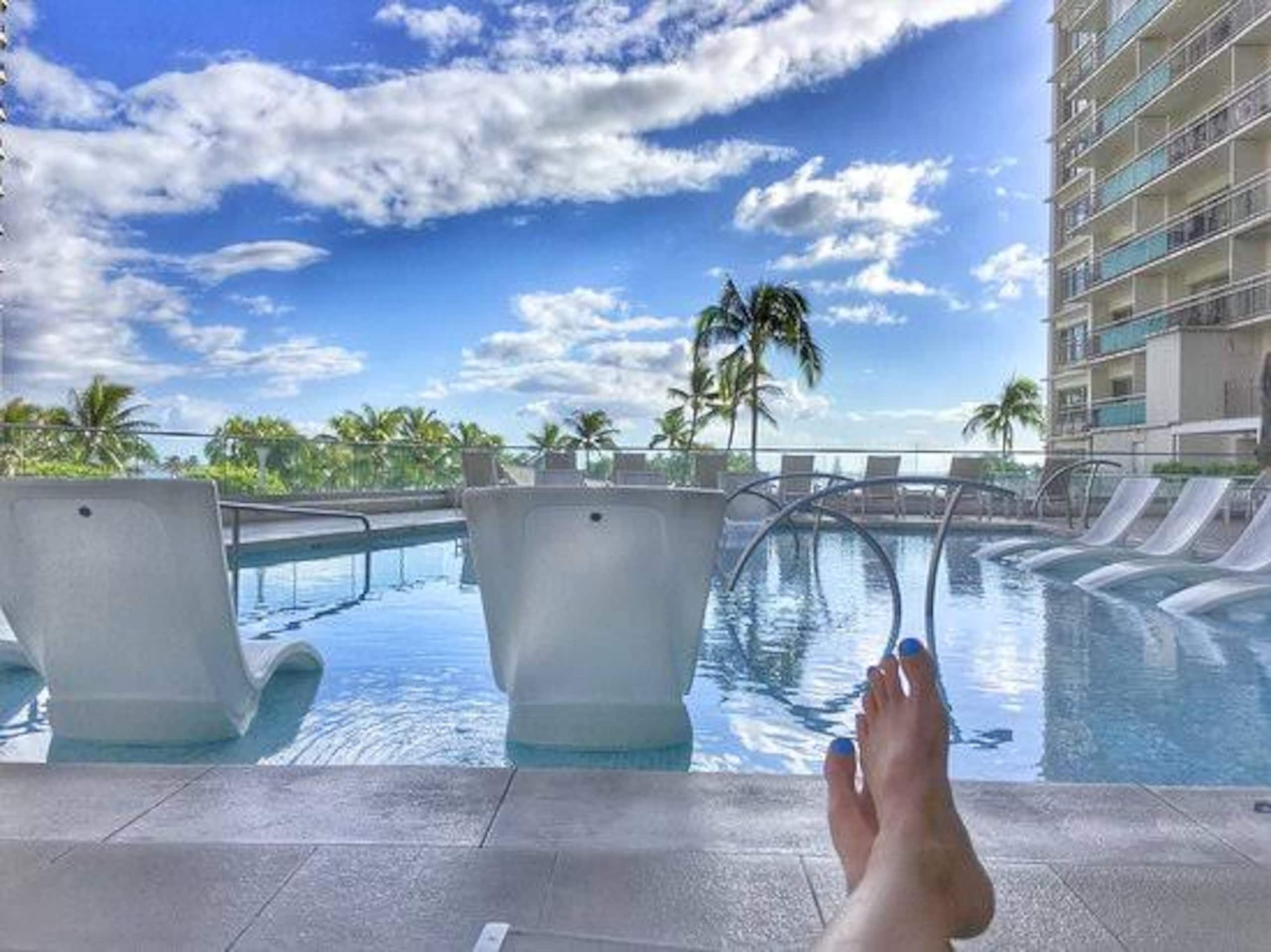 Condo in Honolulu · ★4.72 · 1 bedroom · 3 beds · 1 private bath - Image 33