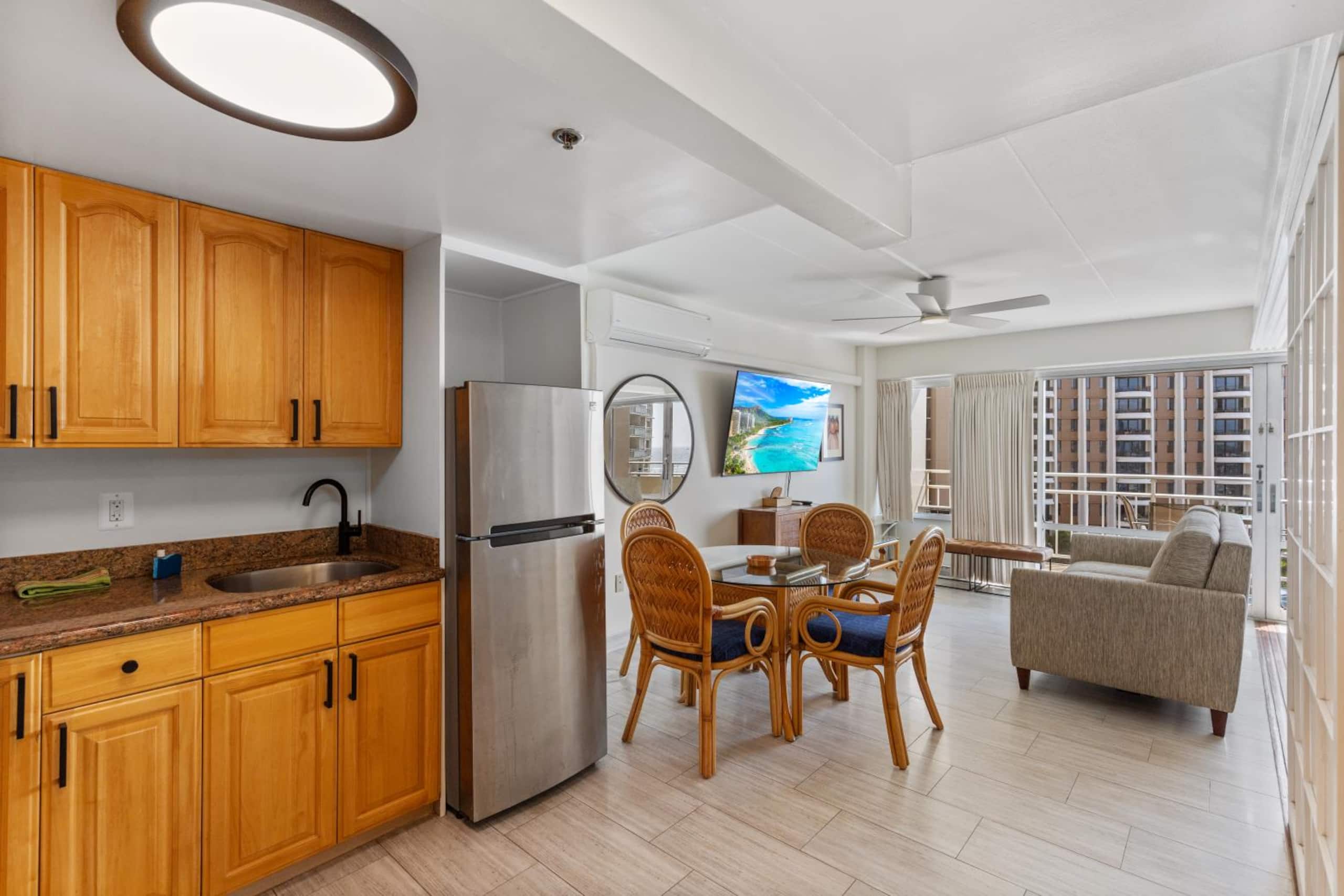 Condo in Honolulu · ★4.72 · 1 bedroom · 3 beds · 1 private bath - Image 36