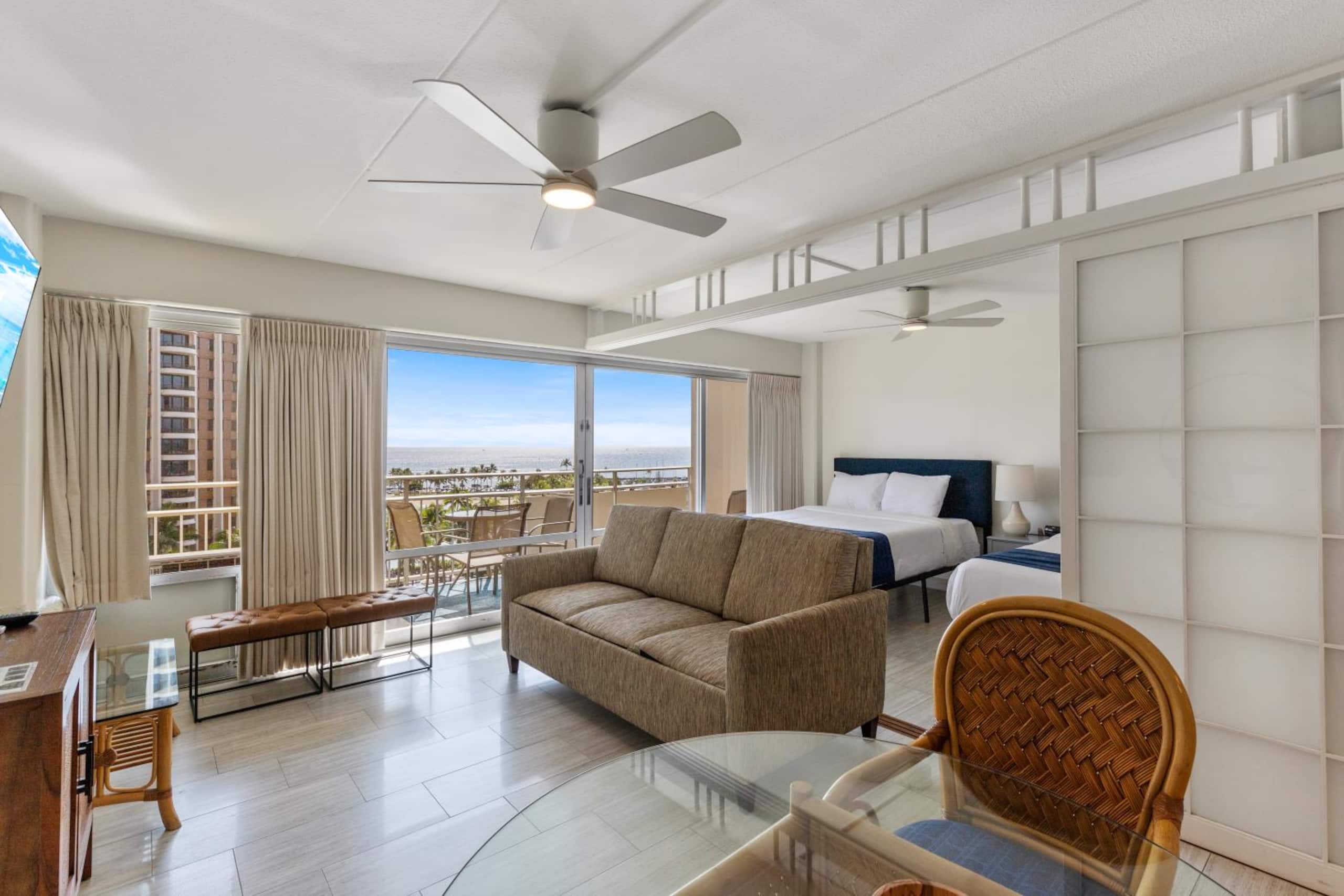 Condo in Honolulu · ★4.72 · 1 bedroom · 3 beds · 1 private bath - Image 6