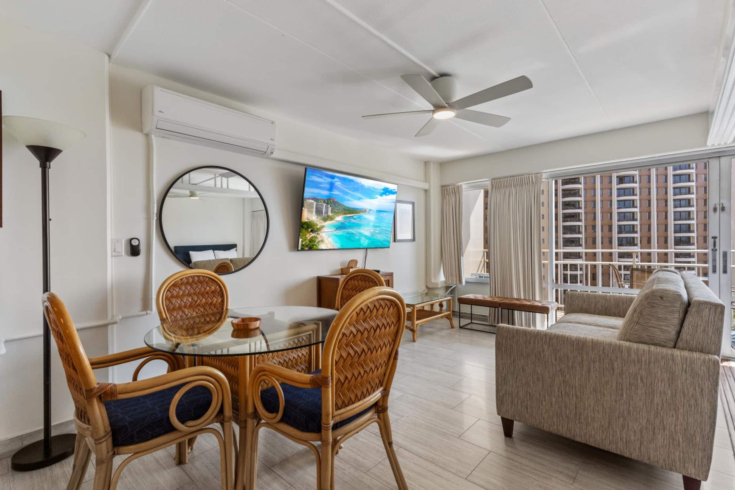 Condo in Honolulu · ★4.72 · 1 bedroom · 3 beds · 1 private bath - Image 34