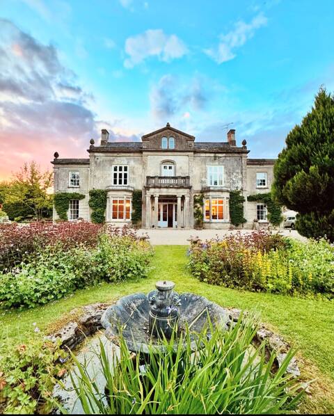 Milton Manor, Dorset, sleeps 33