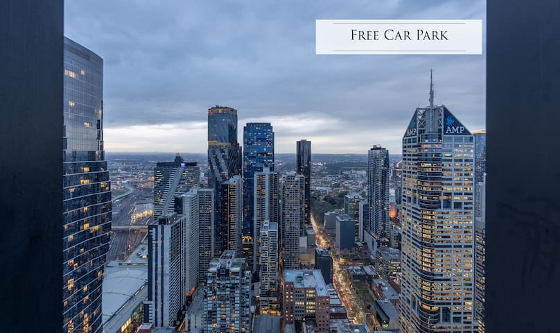 CBD Luxe: 2BR with Sky-High View