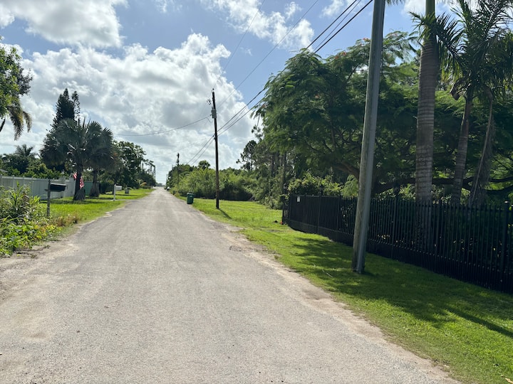 Cozy Country Stay Near Miami & The Keys - Homestead, FL