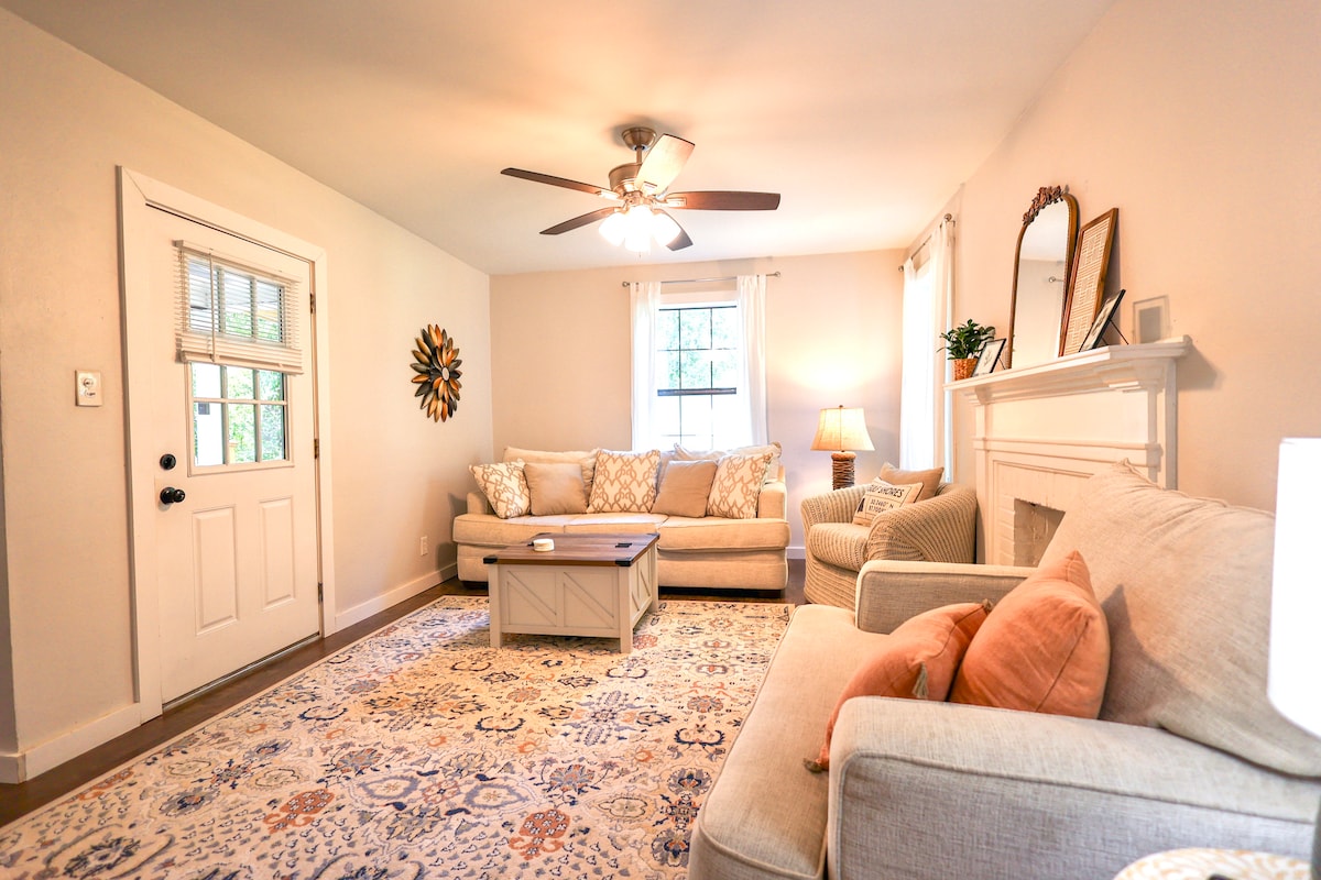Popular Airbnb listing: Orange Blossom Cottage in Foley