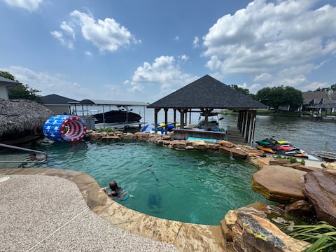 Lakefront Retreat family/Busines