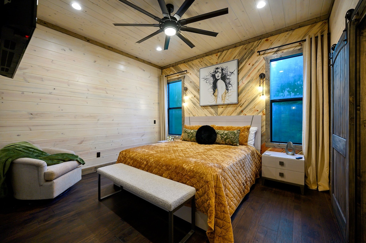 Dormitorio tamaño king tres con baño privado. 