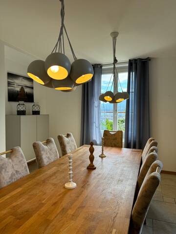 Stunning House with Breathtaking Lake View gallery image 2