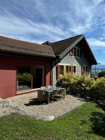 Stunning House with Breathtaking Lake View gallery image 5