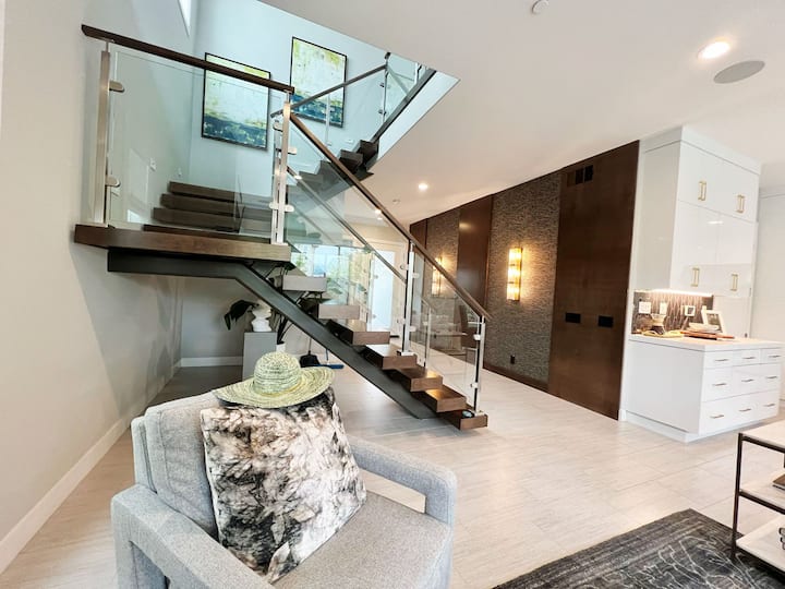 Luxury Model Home 4b4b