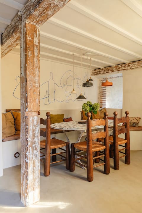 Bleu Wisteria, artisanal home