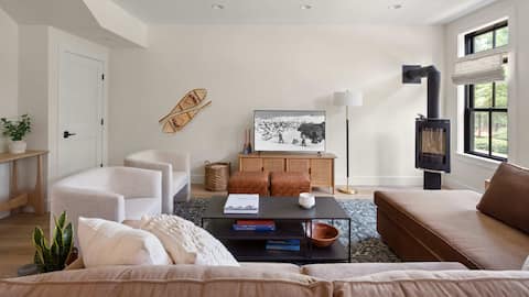 Heart of Stowe Getaway | 10 BDR | 2 Townhomes