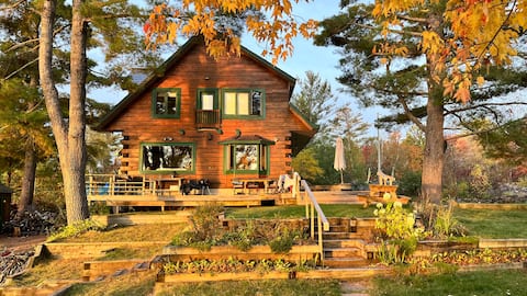 The Beacon - Lakefront Log Home for Families