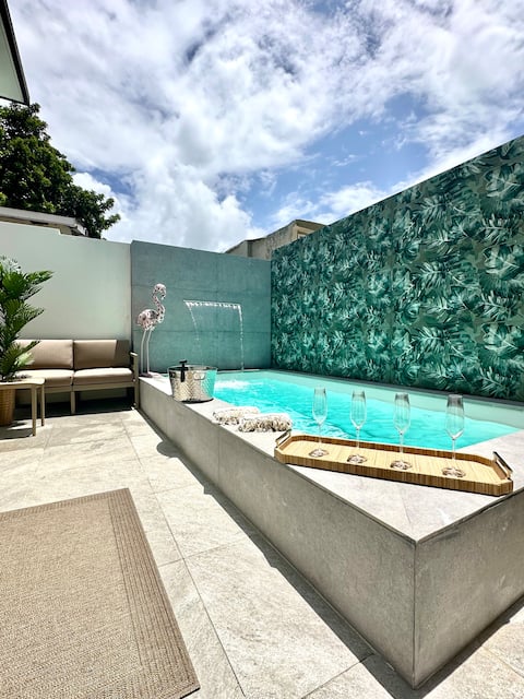Walk 2 beach|Pool & free prkg[5 bdrm]/Chic&Stylish