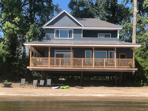 Sandy Sunrise Beach Retreat - newest Pelee cottage