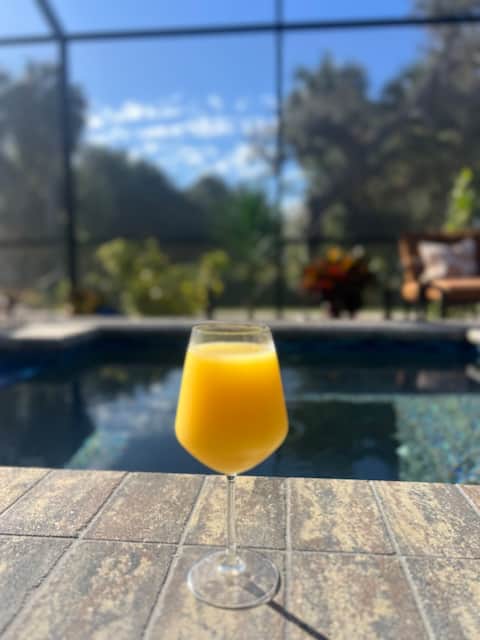 Luxurious Mangoe
4 bed 2 bath, heated pool & spa