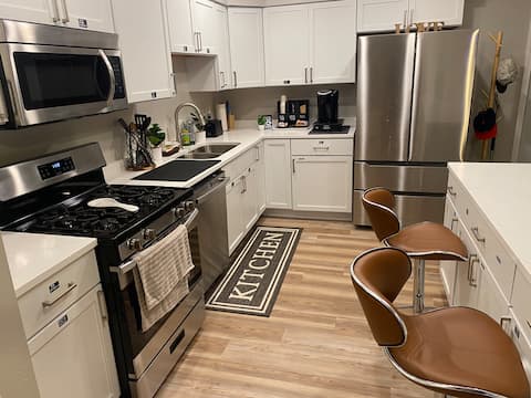 0.8 mile to UI & Memorial, 3 bdr Upscale New Reno